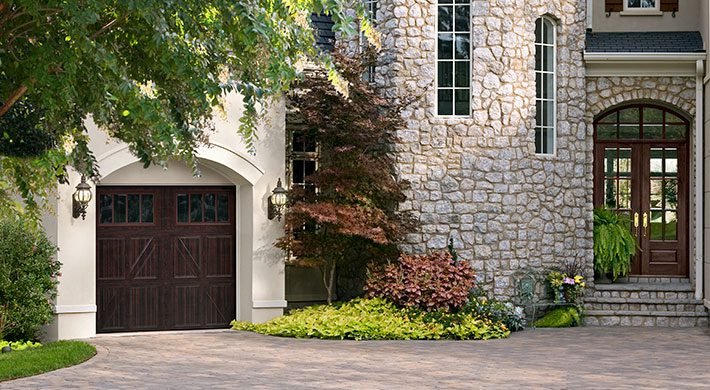 Classica Lucern in Mahogany with Thames windows.