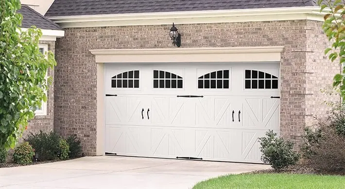 Classica Santiago in True White with Seine windows and Blue Ridge handles and hinges.