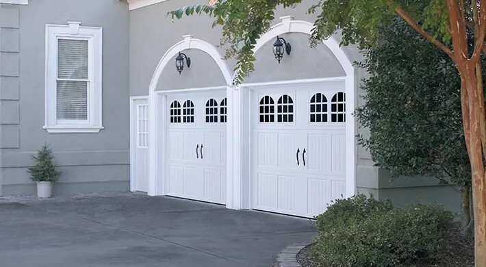 Classica Tuscany in True White with Rhine windows and Blue Ridge handles.
