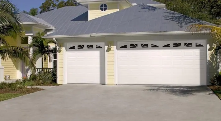 Traditional Short Panel design in True White with Sunray window inserts.