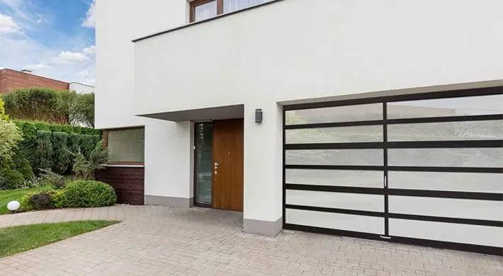 MultiView design in Black finish with Snow glass.